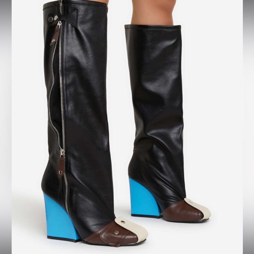 BLUE WEDGE HEEL KNEE HIGH LONG BOOT IN BLACK FAUX LEATHER